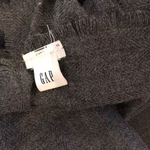 Gap oversized dark gray scarf